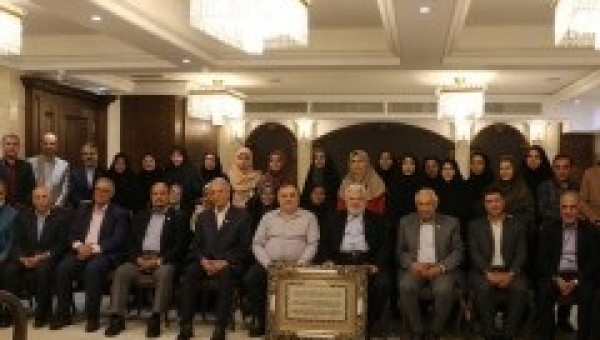 تجلیل یک خیر تهرانی از معلمان مدرسه اش در سالروز گرامیداشت مقام معلم/ثبت همدلی خیران مدرسه ساز پایتخت و معلمان منطقه ۱۰ در یک قاب ماندگار