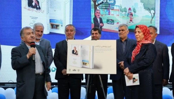 در بیست و هفتمین جشنواره خیرین مدرسه‌ساز استان خراسان جنوبی، کتاب قصه حاجی با حضور استاندار رونمایی شد. این کتاب به روایت زندگی و خدمات خیر مدرسه‌ساز حسن مؤمنی و نقش او در ساخت ده‌ها کلاس درس و جذب خیرین دیگر می‌پردازد.