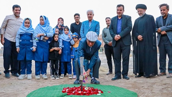 آیین کلنگزنی مدرسه خیر ساز مهندس اصغر کاشانی برگزار شد