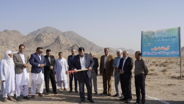 عملیات اجرایی احداث یک مدرسه سه‌کلاسه در روستای حسین‌آباد جیکولی زاهدان با زیربنای ۱۳۳ مترمربع با مشارکت اولیا، خیرین و اداره‌کل نوسازی مدارس آغاز شد.