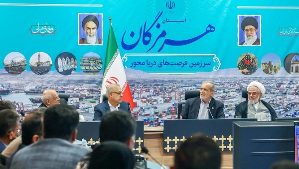 نشست رییس جمهور با خیرین مدرسه ساز هرمزگانی