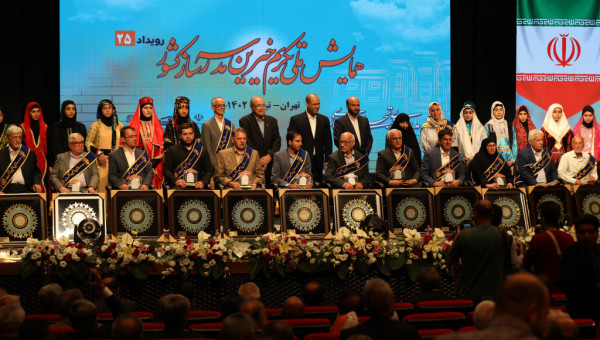 همراهی و همدلی دولتمردان با خیرین مدرسه ساز برای تحقق بخشیدن به نیت پاک احداث فضاهای آموزشی و پرورشی برای دانش آموزان این مرزو بوم افق روشنی برای نسل های آتی است