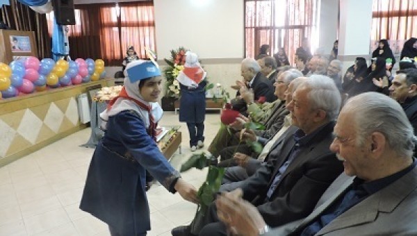 جشنواره تکریم در مدرسه خیری ابوالقاسم پرداختی در منطقه یک برگزار شد