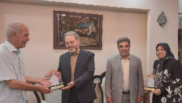 انعقاد تفاهم نامه مدرسه ۳کلاسه توسط خیرنیک اندیش سرکار خانم آرامی پور